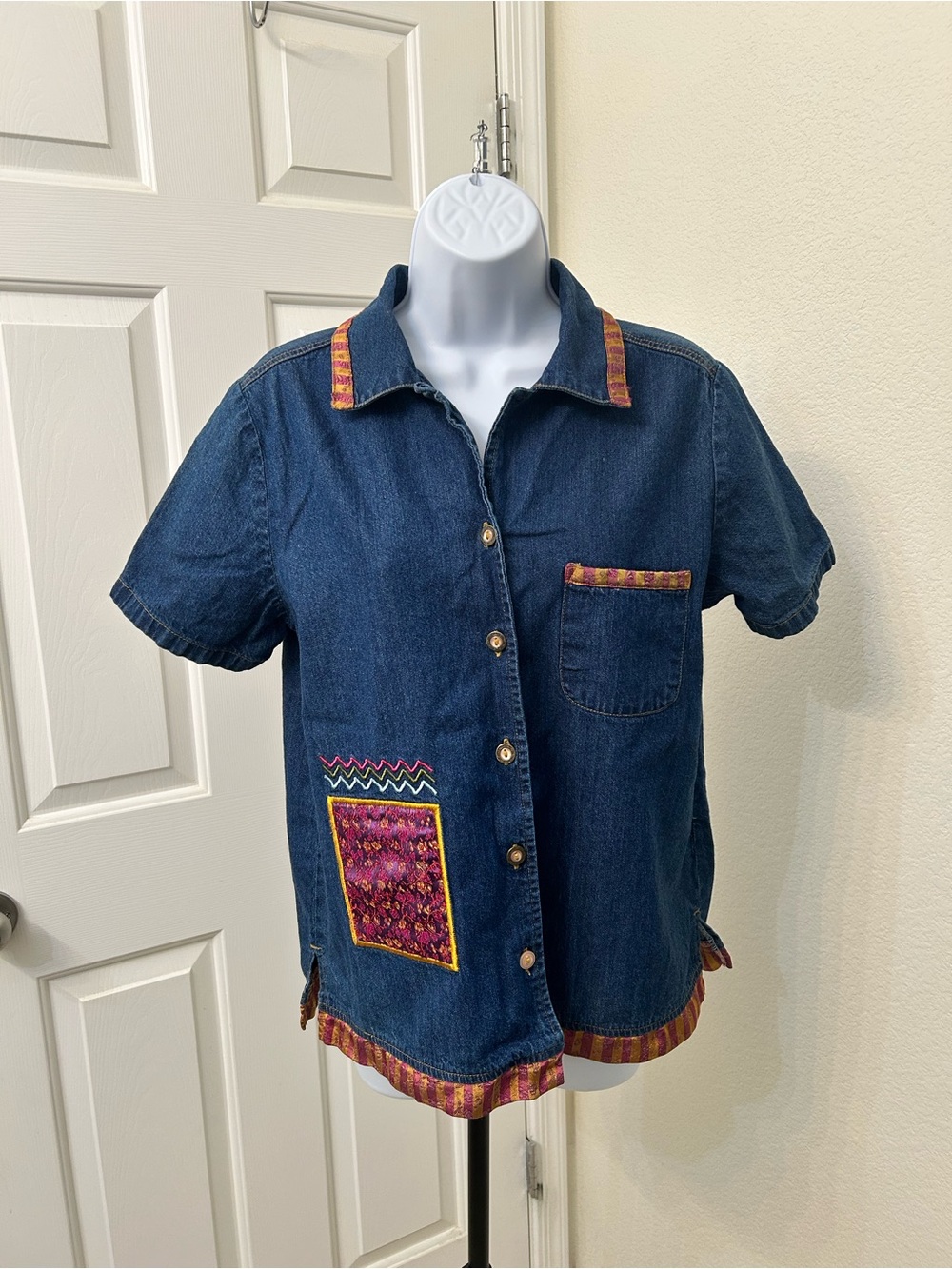 Vintage Studio Ease Boho Denim Shirt 🌸✨ Sz 8 100% Cotton.